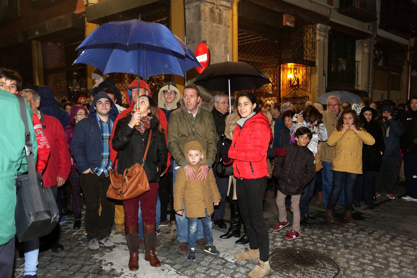 Si estuviste en la Procesión del Rosario del Dolor, búscate en la fotos (2/2)