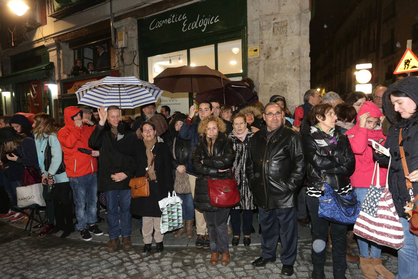 Si estuviste en la Procesión del Rosario del Dolor, búscate en la fotos (2/2)