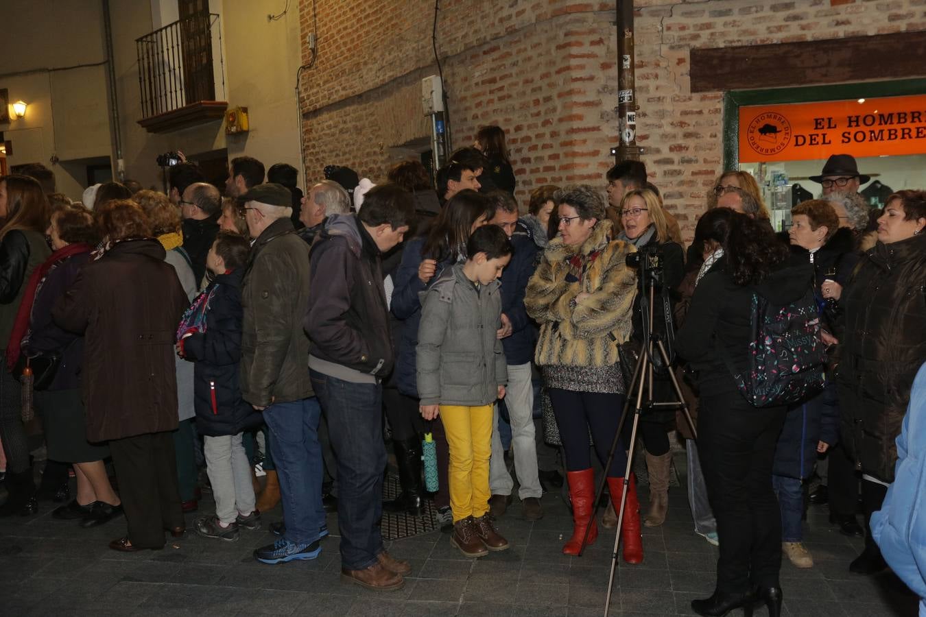 Si estuviste en la Procesión del Rosario del Dolor, búscate en la fotos (2/2)