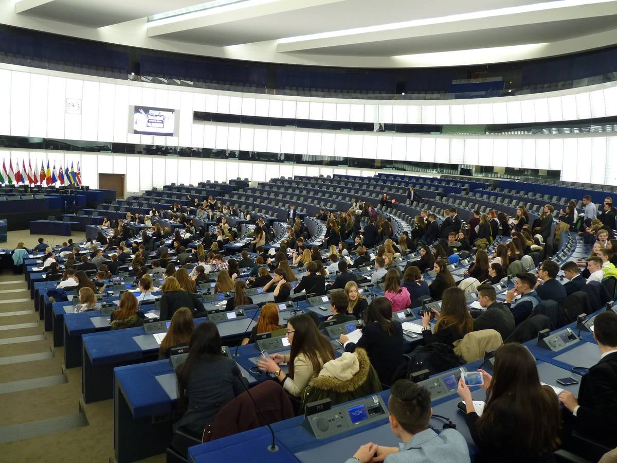 Alumnos del IES Pinar de la Rubia participan en el encuentro Euroscola en Estrasburgo