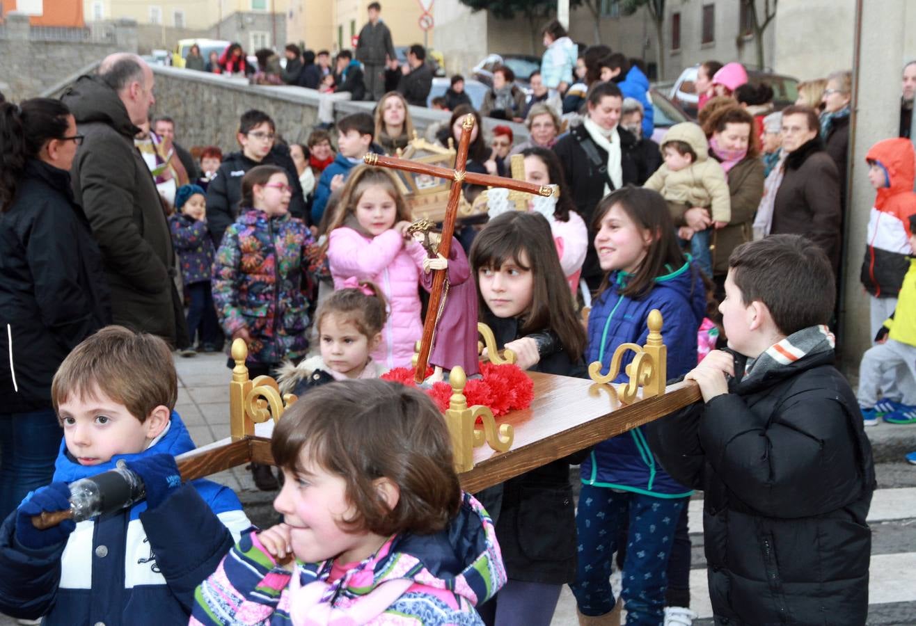 Procesión de la Pasión de Jesucristo por los niños del barrio de  San José de Segovia