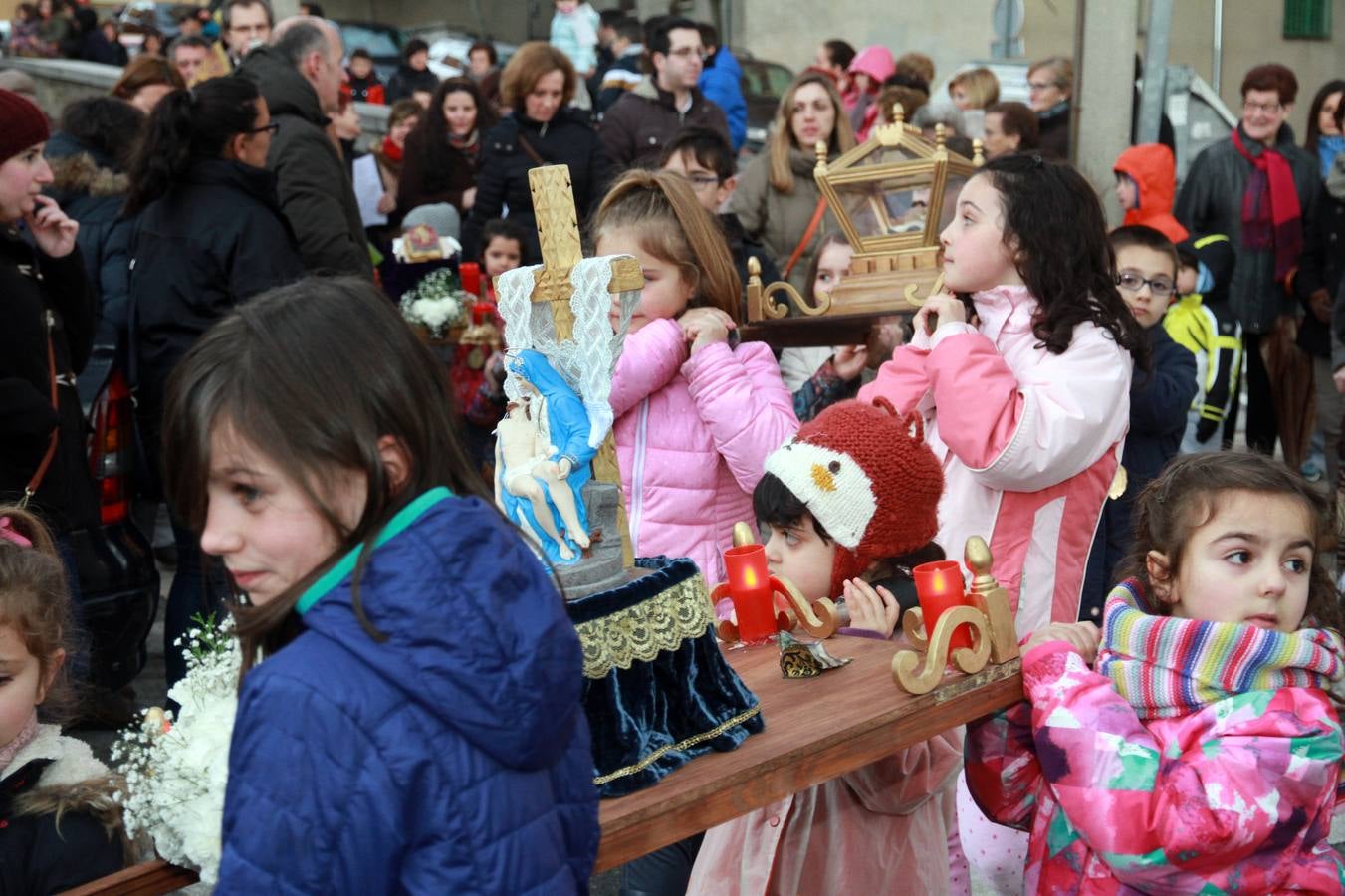 Procesión de la Pasión de Jesucristo por los niños del barrio de  San José de Segovia