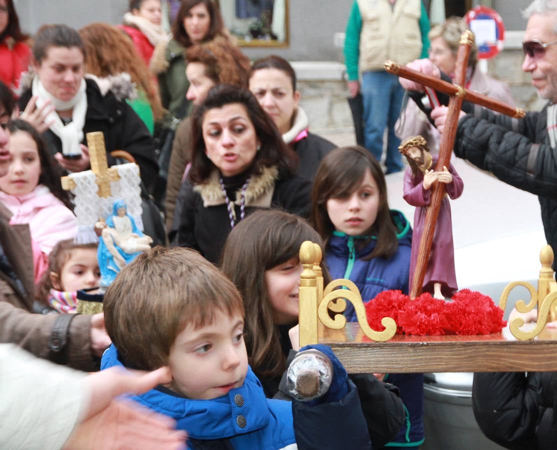 Procesión de la Pasión de Jesucristo por los niños del barrio de  San José de Segovia