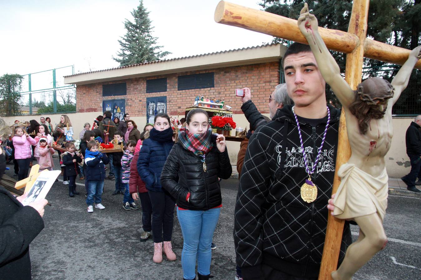 Procesión de la Pasión de Jesucristo por los niños del barrio de  San José de Segovia