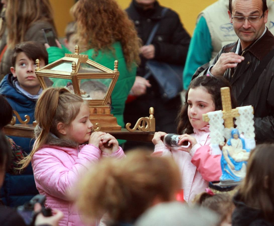 Procesión de la Pasión de Jesucristo por los niños del barrio de  San José de Segovia