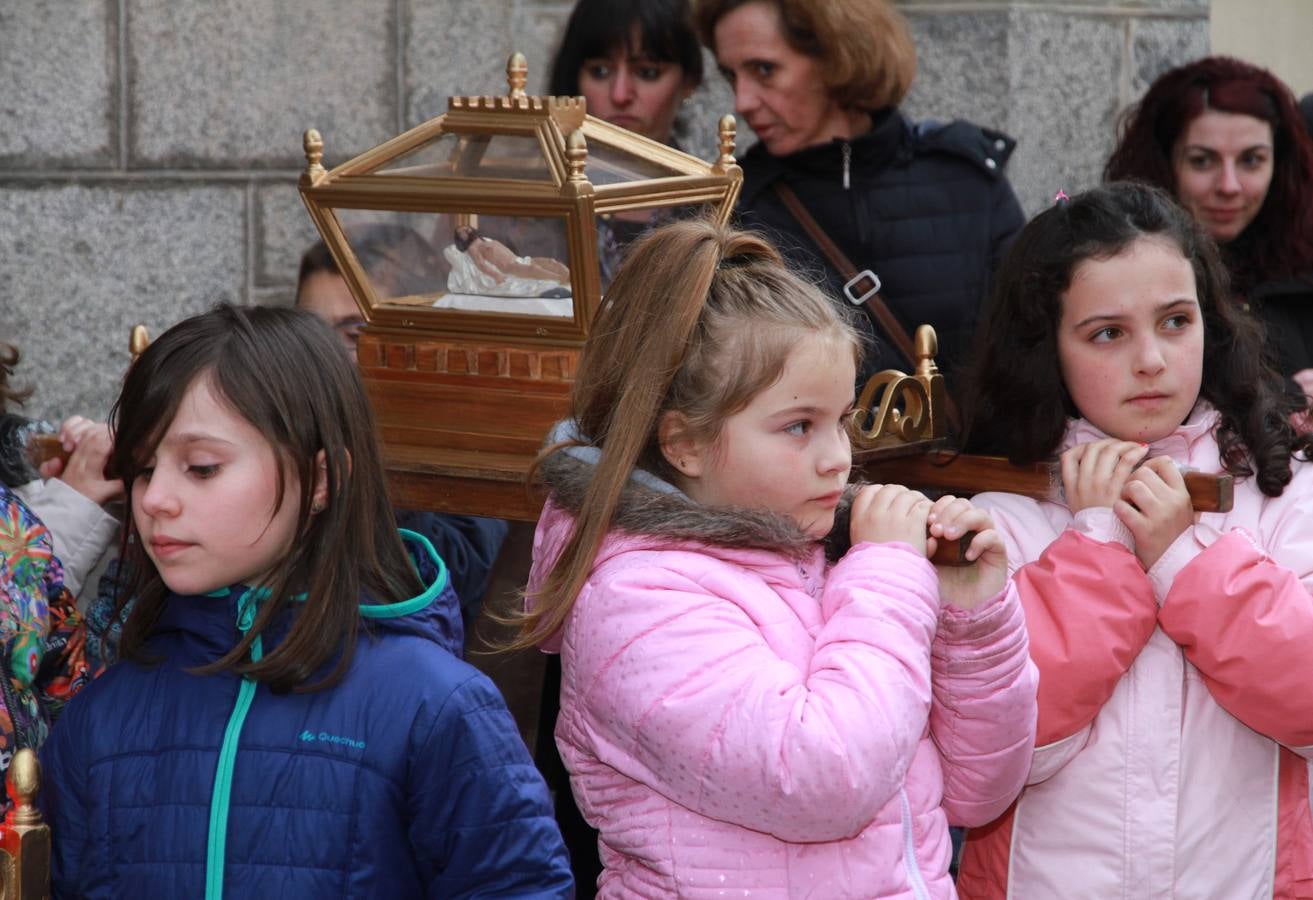 Procesión de la Pasión de Jesucristo por los niños del barrio de  San José de Segovia