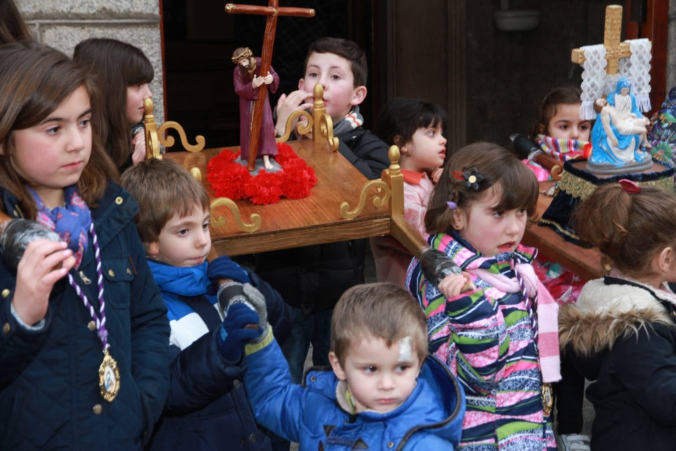 Procesión de la Pasión de Jesucristo por los niños del barrio de  San José de Segovia