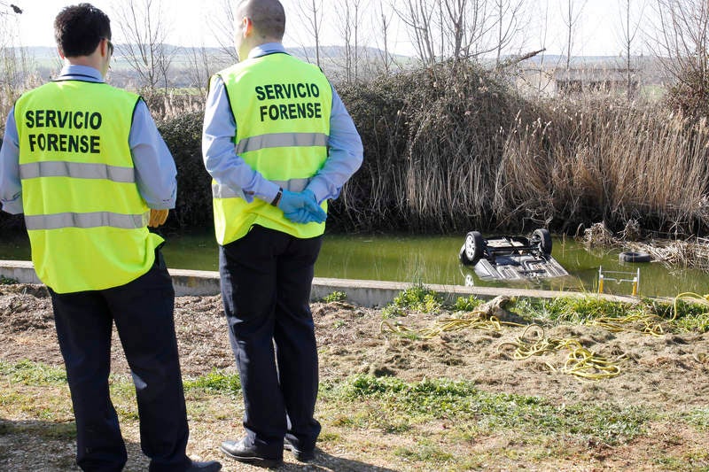 Fallecen dos personas al caer el coche en el que viajaban a una balsa en Dueñas (Palencia)