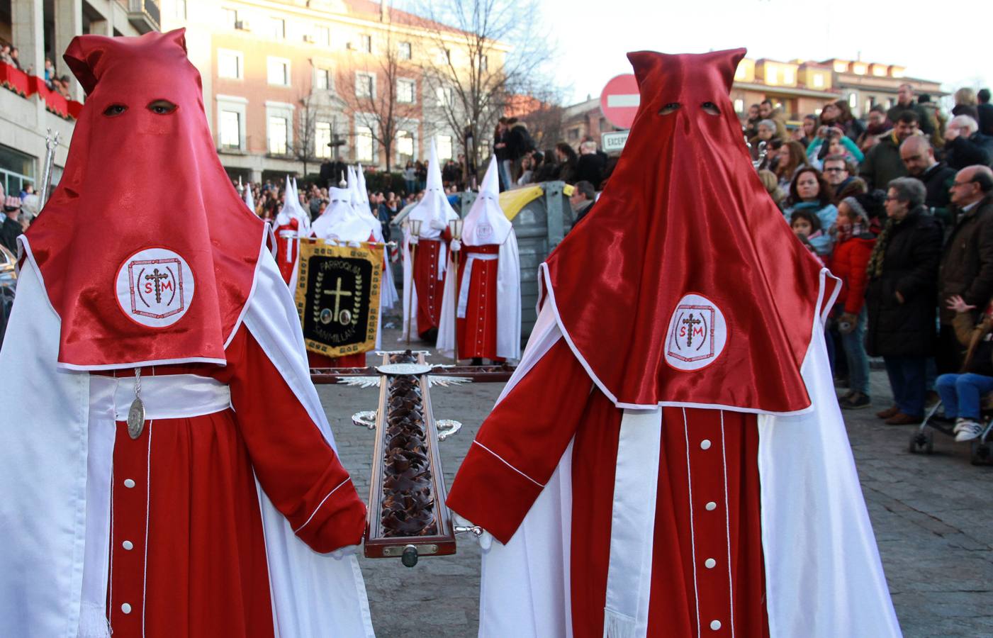 Procesión de Nuestra Señora de la Soledad al Pie de la Cruz y del Santísimo Cristo en su Última Palabra en Segovia
