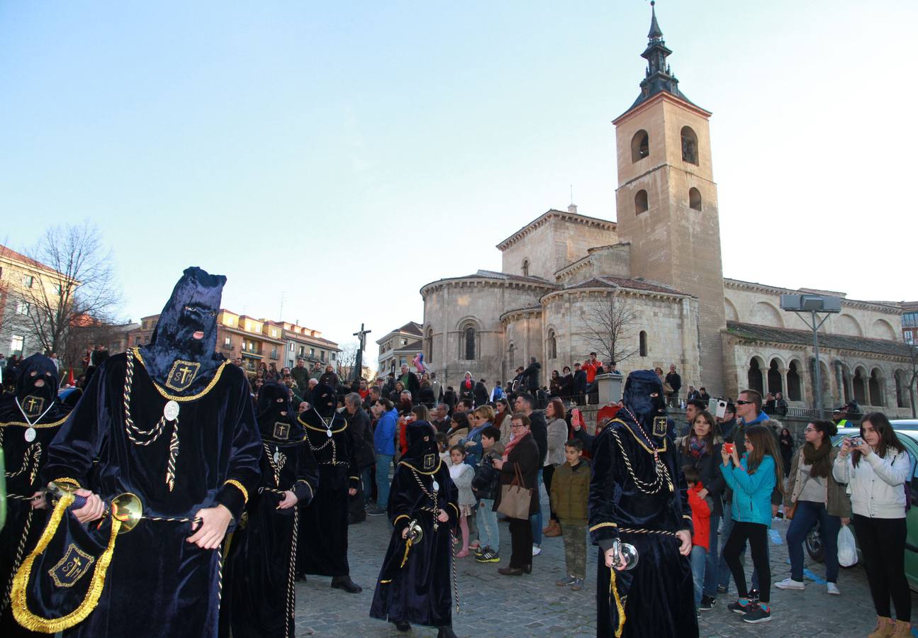 Procesión de Nuestra Señora de la Soledad al Pie de la Cruz y del Santísimo Cristo en su Última Palabra en Segovia