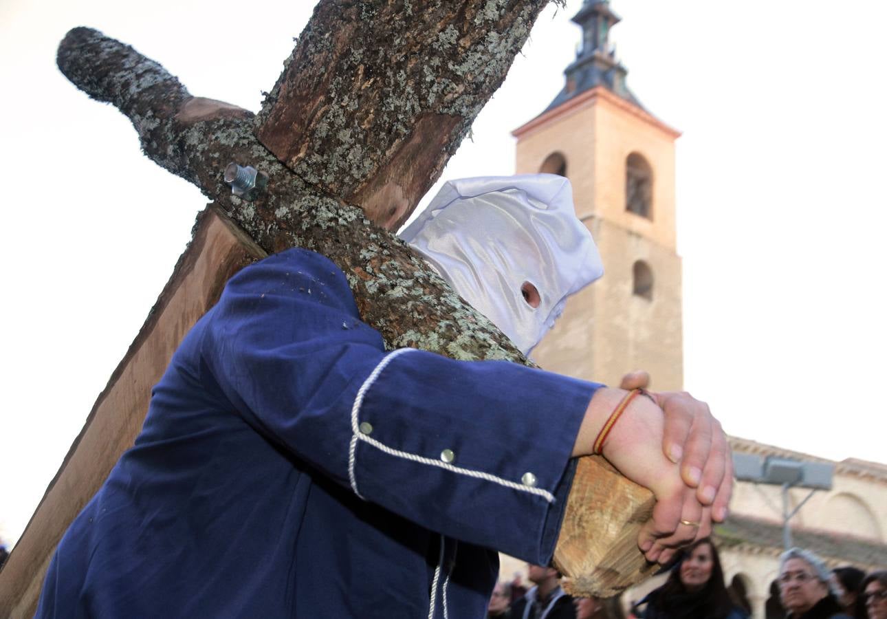 Procesión de Nuestra Señora de la Soledad al Pie de la Cruz y del Santísimo Cristo en su Última Palabra en Segovia
