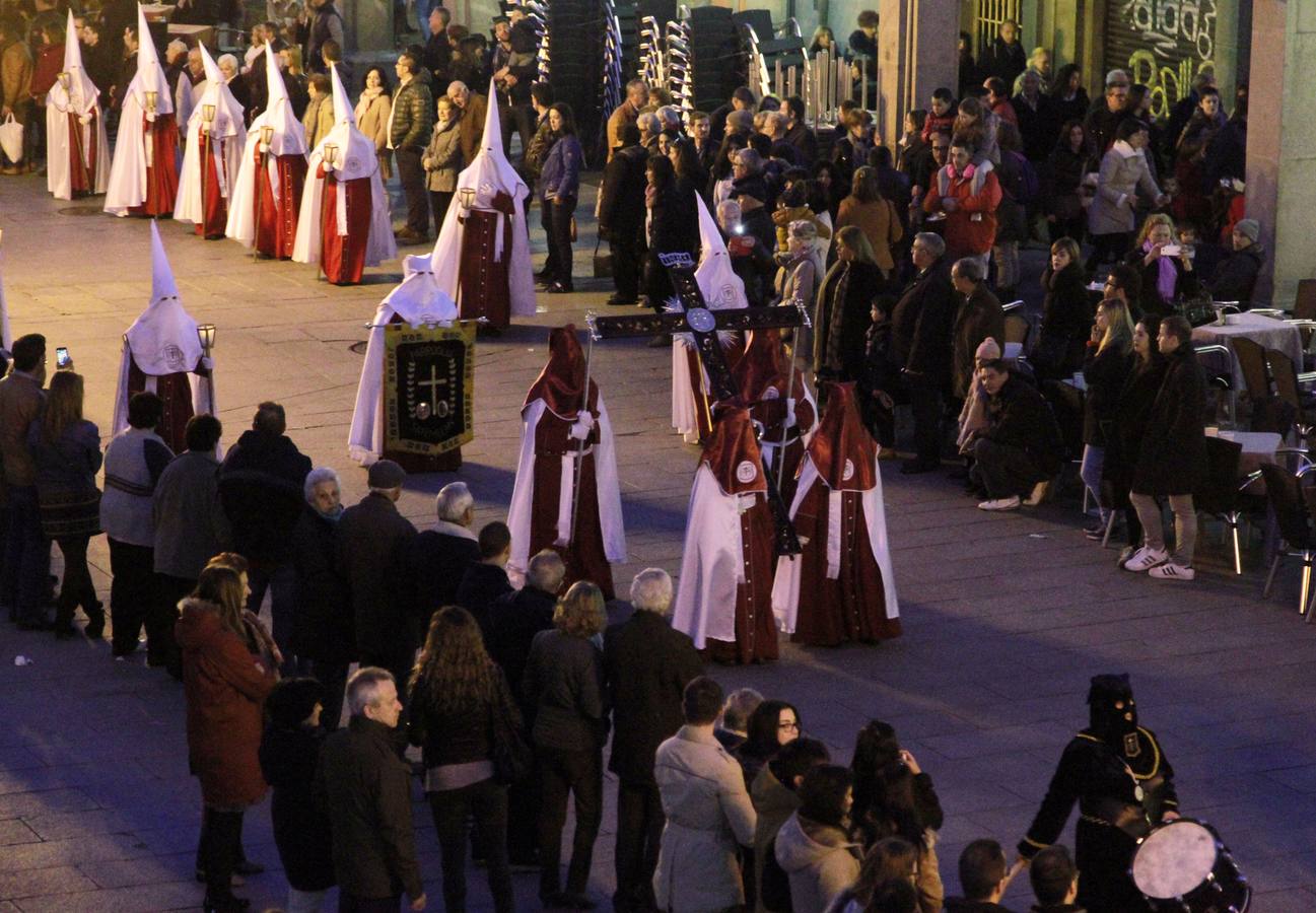 Procesión de Nuestra Señora de la Soledad al Pie de la Cruz y del Santísimo Cristo en su Última Palabra en Segovia