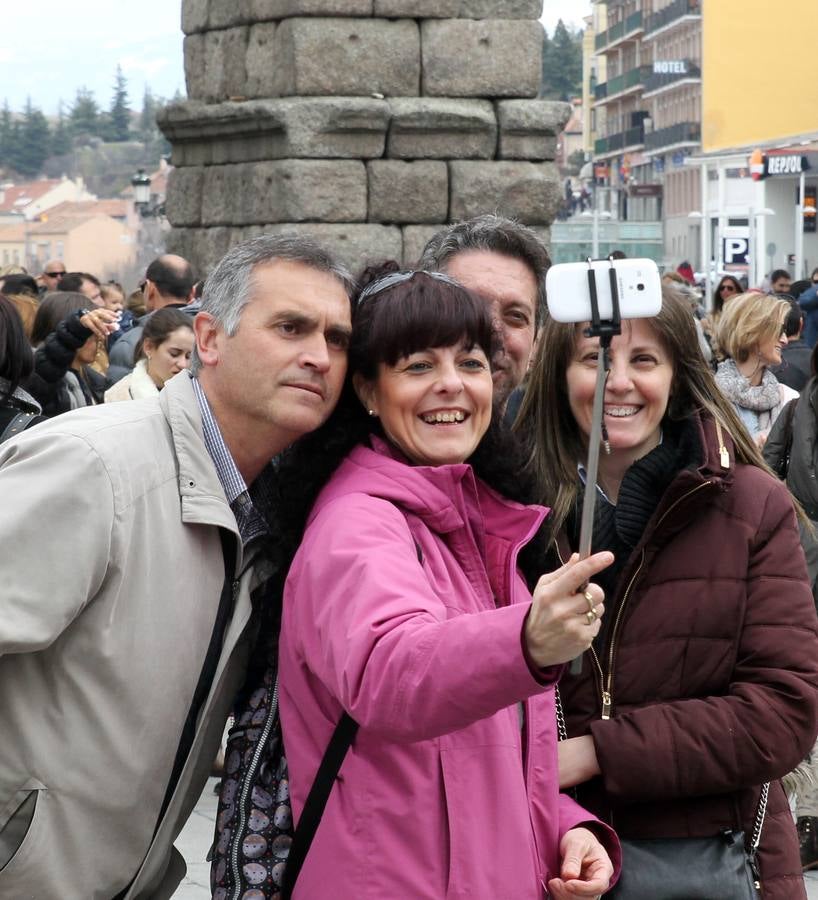 Segovia se llena de turistas el Viernes Santo