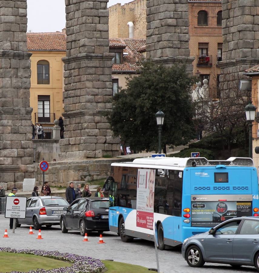Segovia se llena de turistas el Viernes Santo