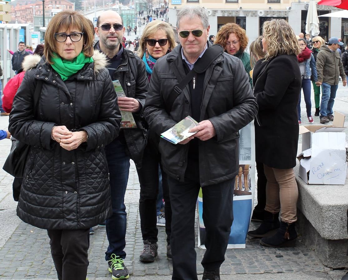 Segovia se llena de turistas el Viernes Santo