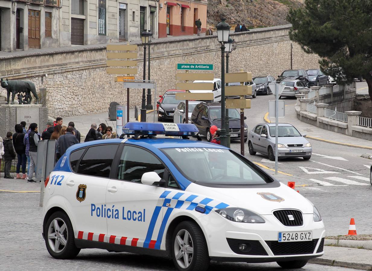 Segovia se llena de turistas el Viernes Santo