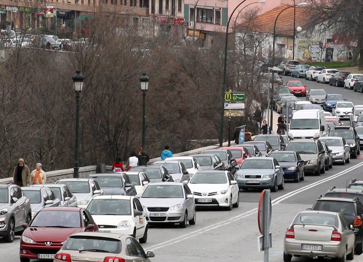 Segovia se llena de turistas el Viernes Santo