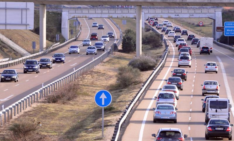 Retenciones en la A-6 entre Ataquines y Villanueva de los Caballeros