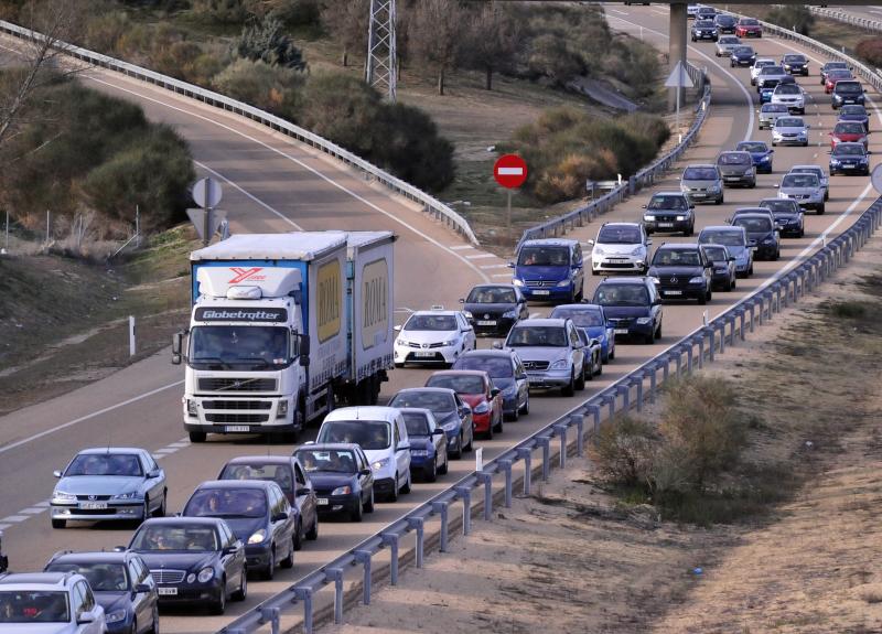 Retenciones en la A-6 entre Ataquines y Villanueva de los Caballeros