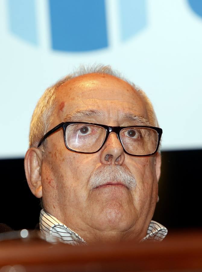 Antonio Giménez Rico, en el Aula de Cultura de El Norte de Castilla