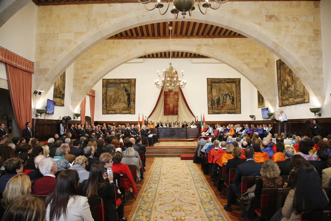 Los Reyes presiden en Salamanca la investidura honoris causa de Víctor García de la Concha y José Narro (1/2)