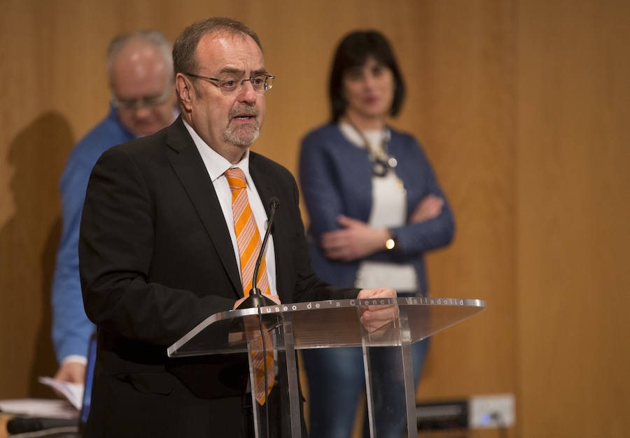 El consejero de Educación, Fernando Rey, entrega los premios IMUVA &#039;Las matematicas de la madre tierra&#039;