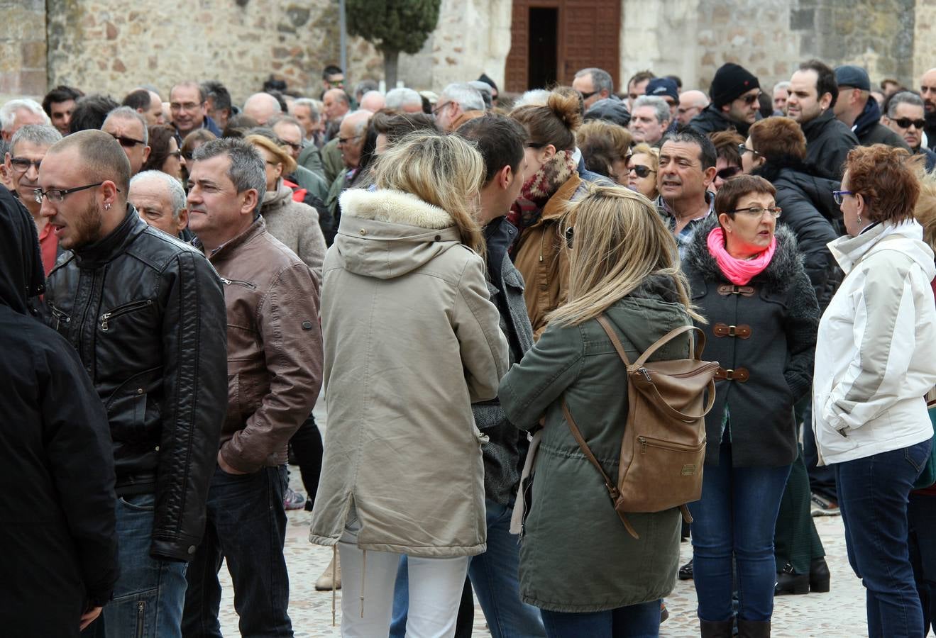 La localidad segoviana de Fuentepelayo se manifiesta en repulsa por los actos vandálicos