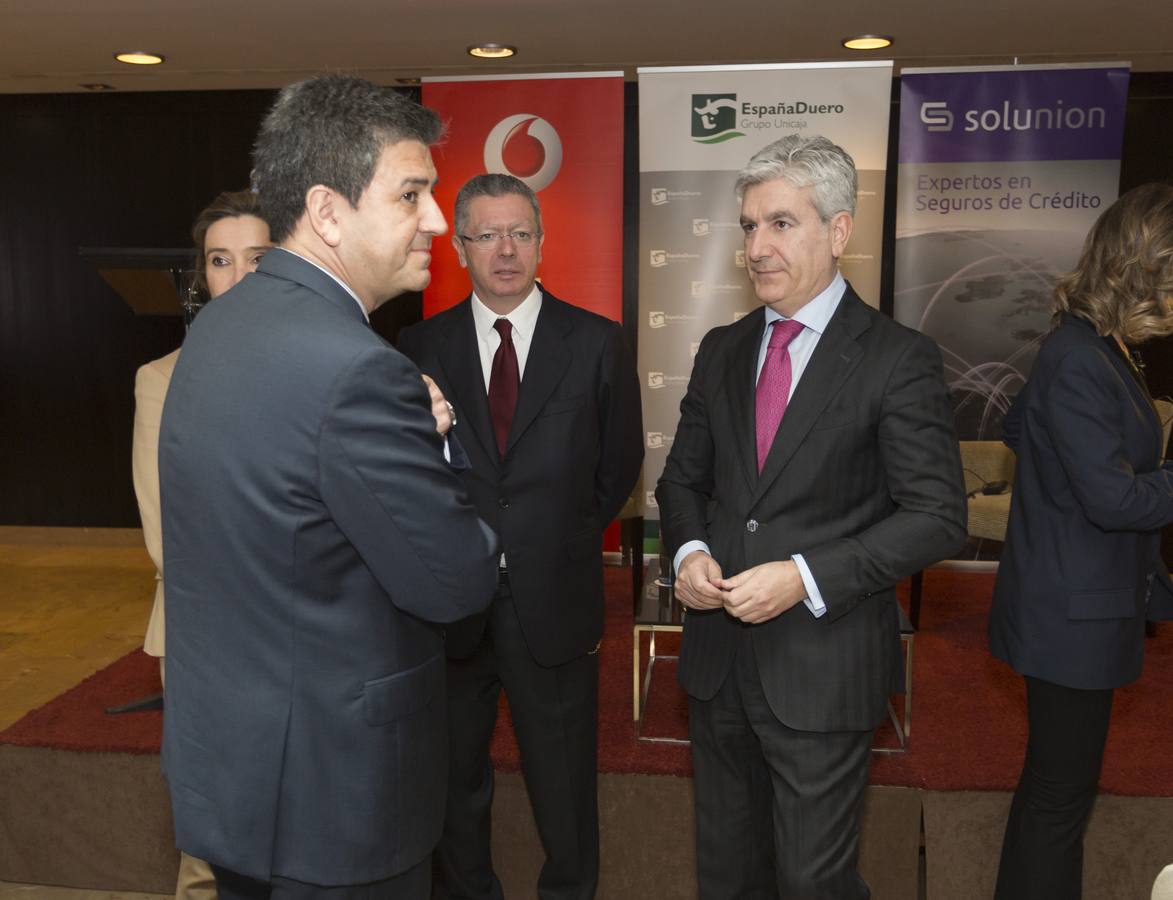 Los exministros Alberto Ruiz Gallardón y Cristina Garmendia participan en el foro empresarial &#039;Diálogos para el desarrollo&#039;