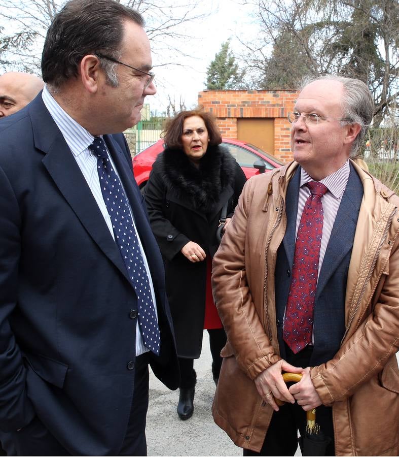 La presidenta de las Cortes, Silvia Clemente, inaugura las nuevas instalaciones de la asociación Amanecer de Segovia