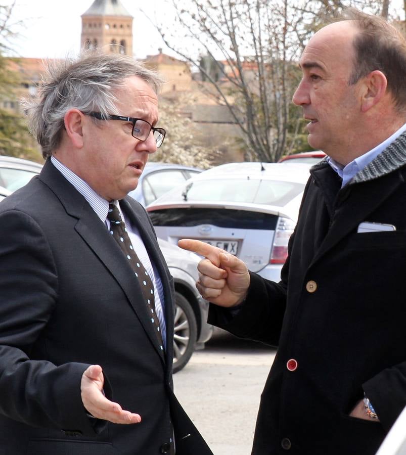 La presidenta de las Cortes, Silvia Clemente, inaugura las nuevas instalaciones de la asociación Amanecer de Segovia