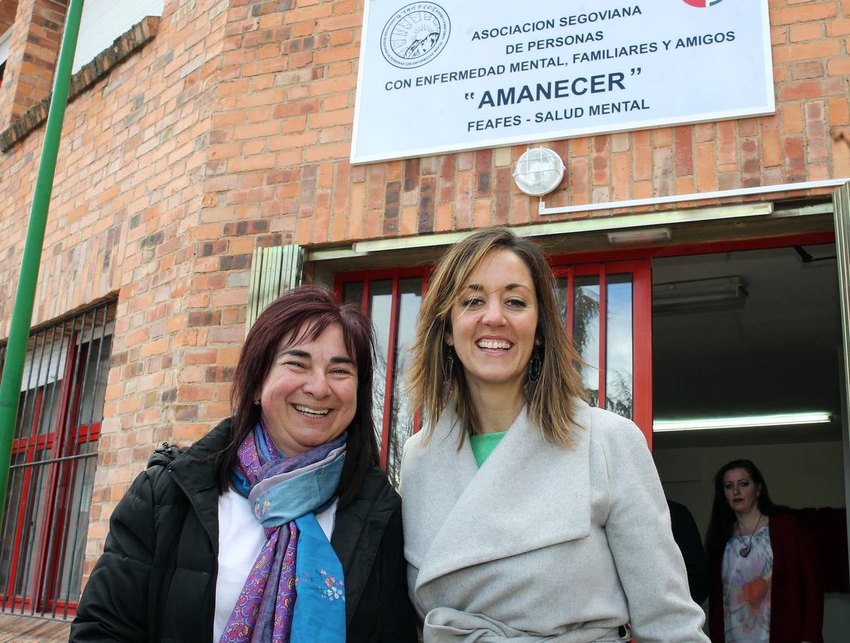 La presidenta de las Cortes, Silvia Clemente, inaugura las nuevas instalaciones de la asociación Amanecer de Segovia