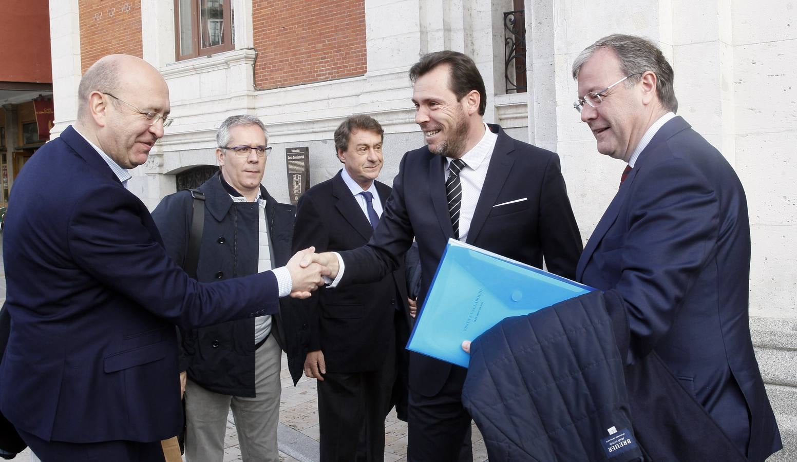 El alcalde de León, Antonio Silván, visita Valladolid