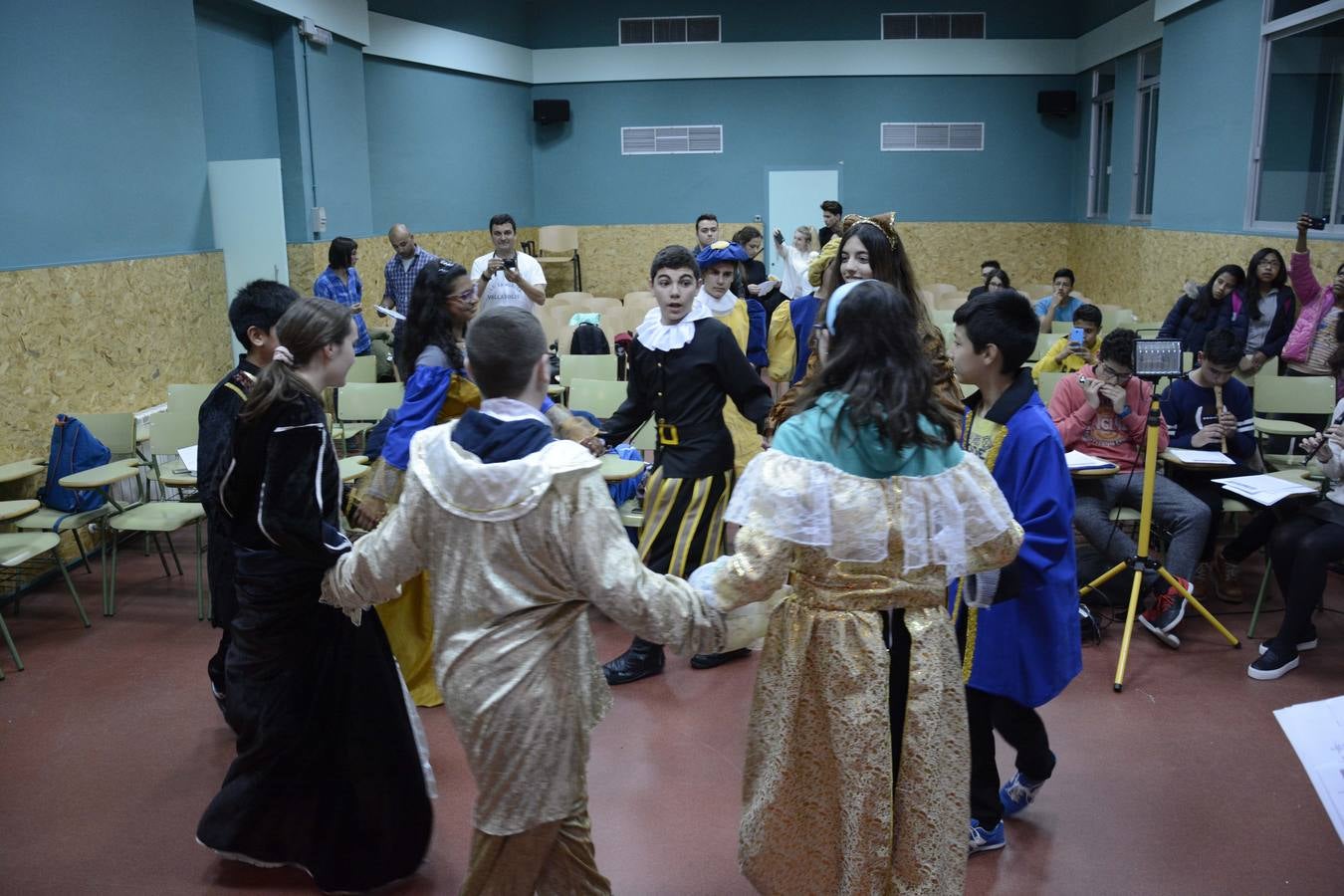 Los alumnos de La Merced ensayan el encuentro de Cervantes y Shakespeare por las calles de Valladolid