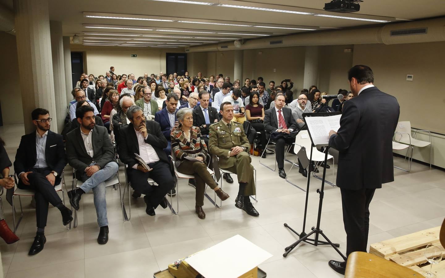 La Casa Revilla dedica su salón de actos al que fuera director de El Norte Francisco de Cossío