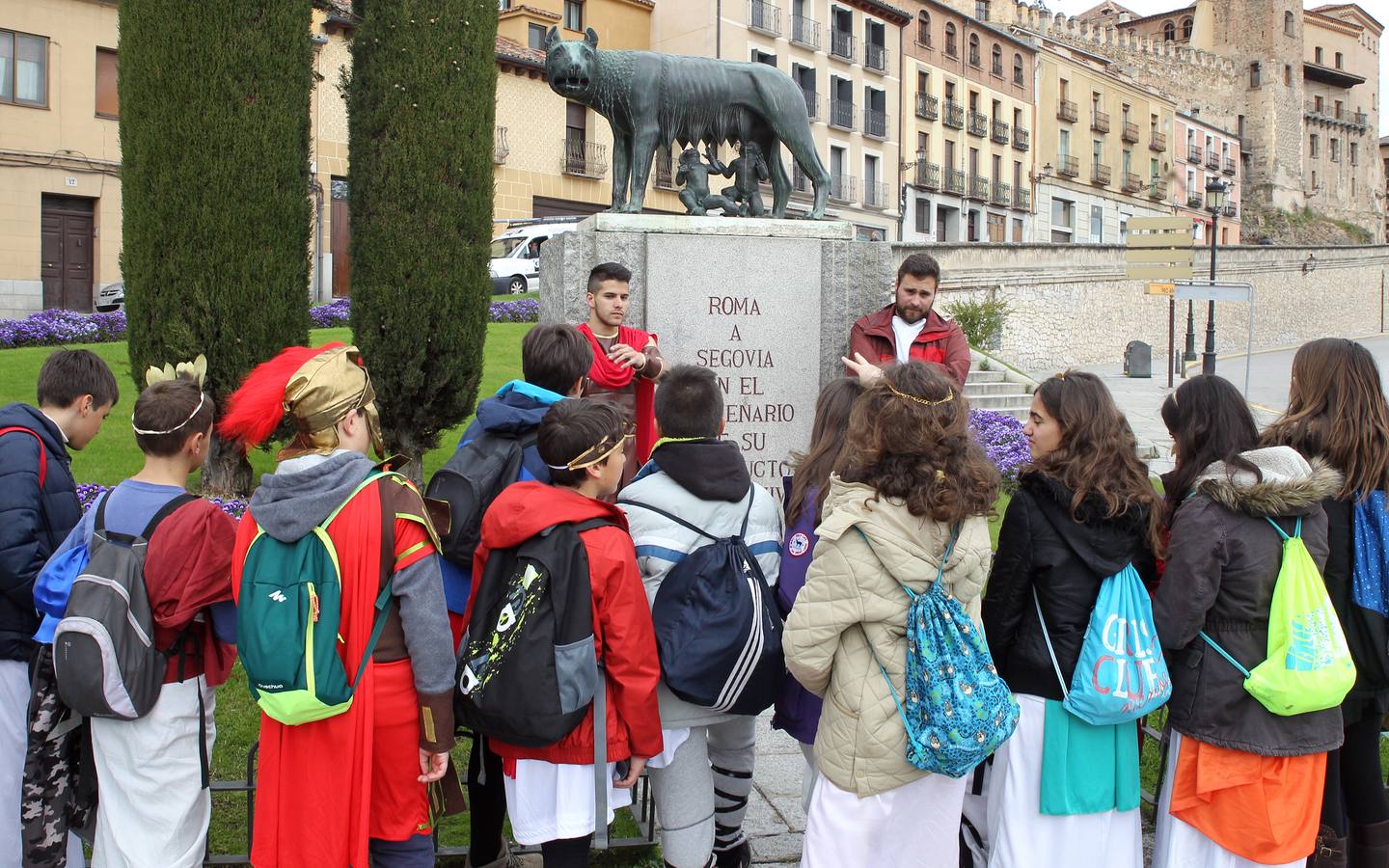 Los estudiantes segovianos celebran el Día de la Fundación de Roma