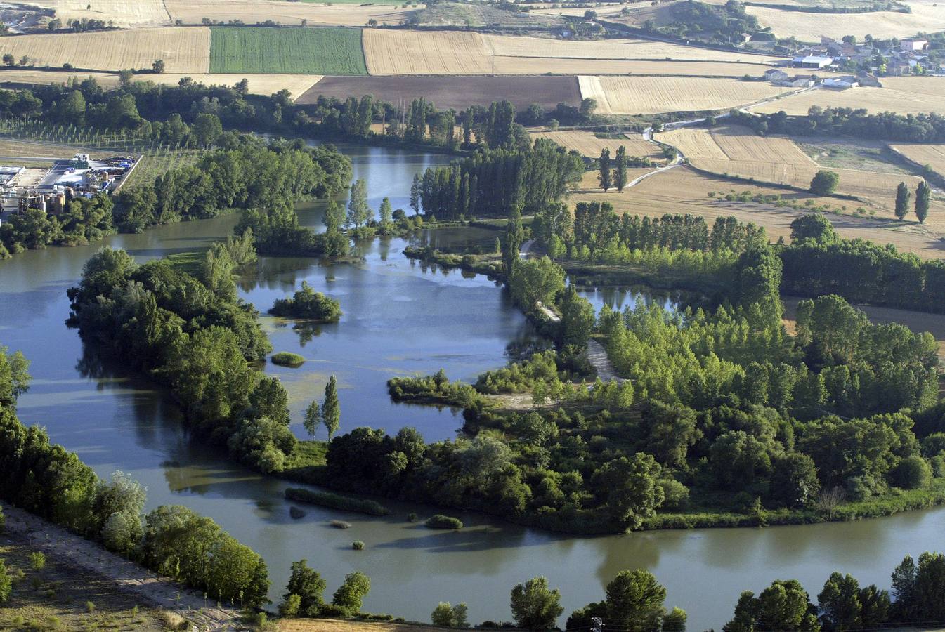 Río Ebro a su paso por Miranda de Ebro.