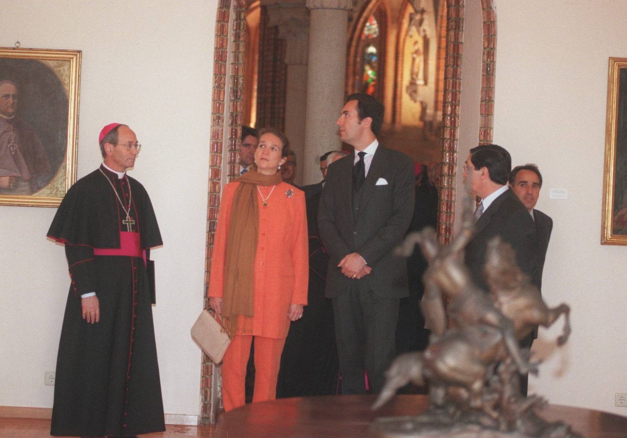 04.05.2000 Los Duques de Lugo inauguraron en la catedral de Astorga la octava exposición de Las Edades del Hombre.