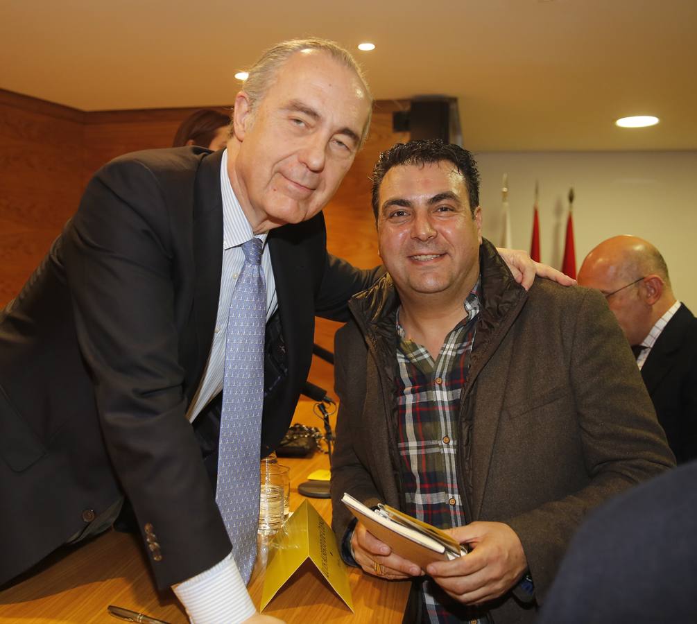 Luis Alberto de Cuenca visita la Villa de Urueña para hablar de la poesía en la obra de Cervantes