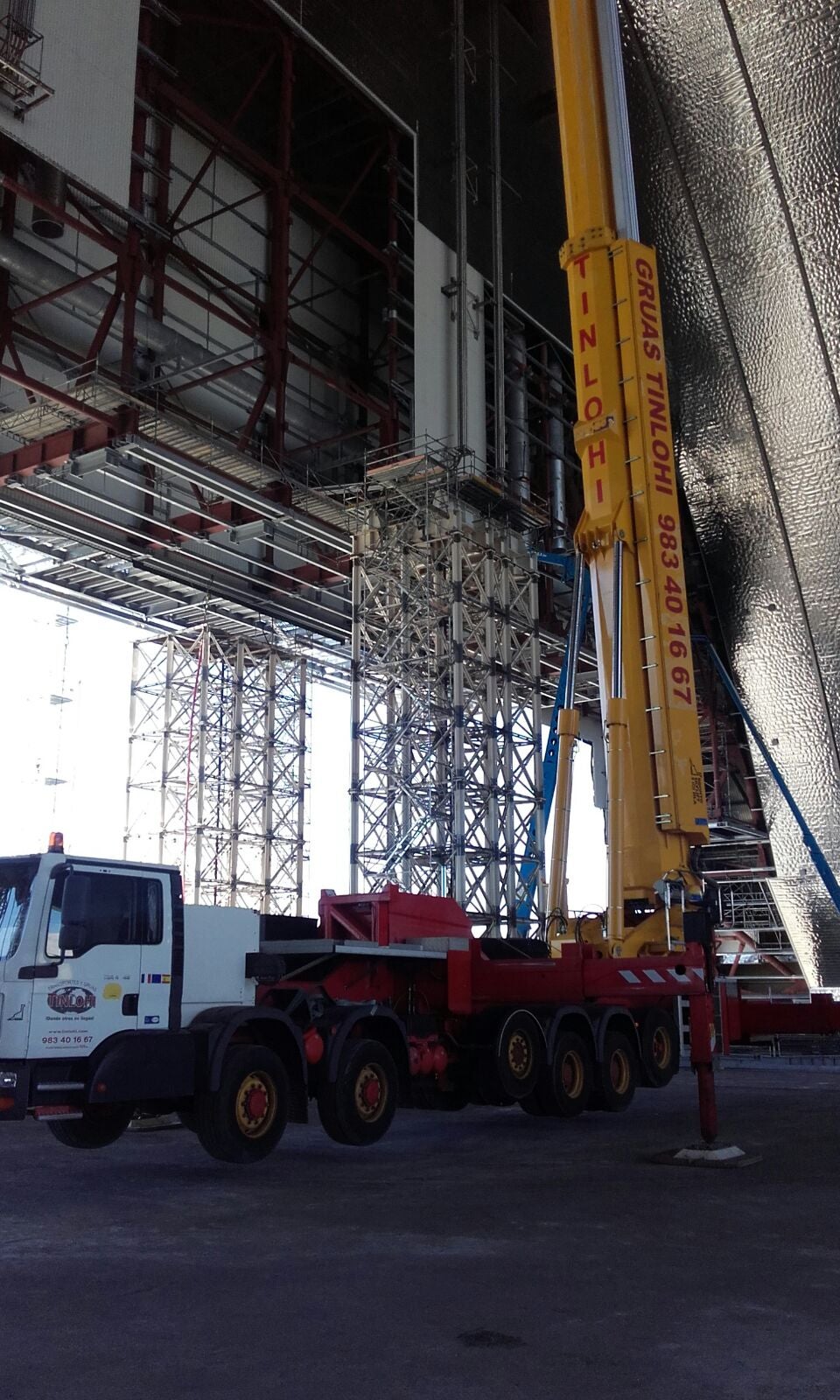 Gruístas vallisoletanos trabajan en la central nuclear de Chernóbil