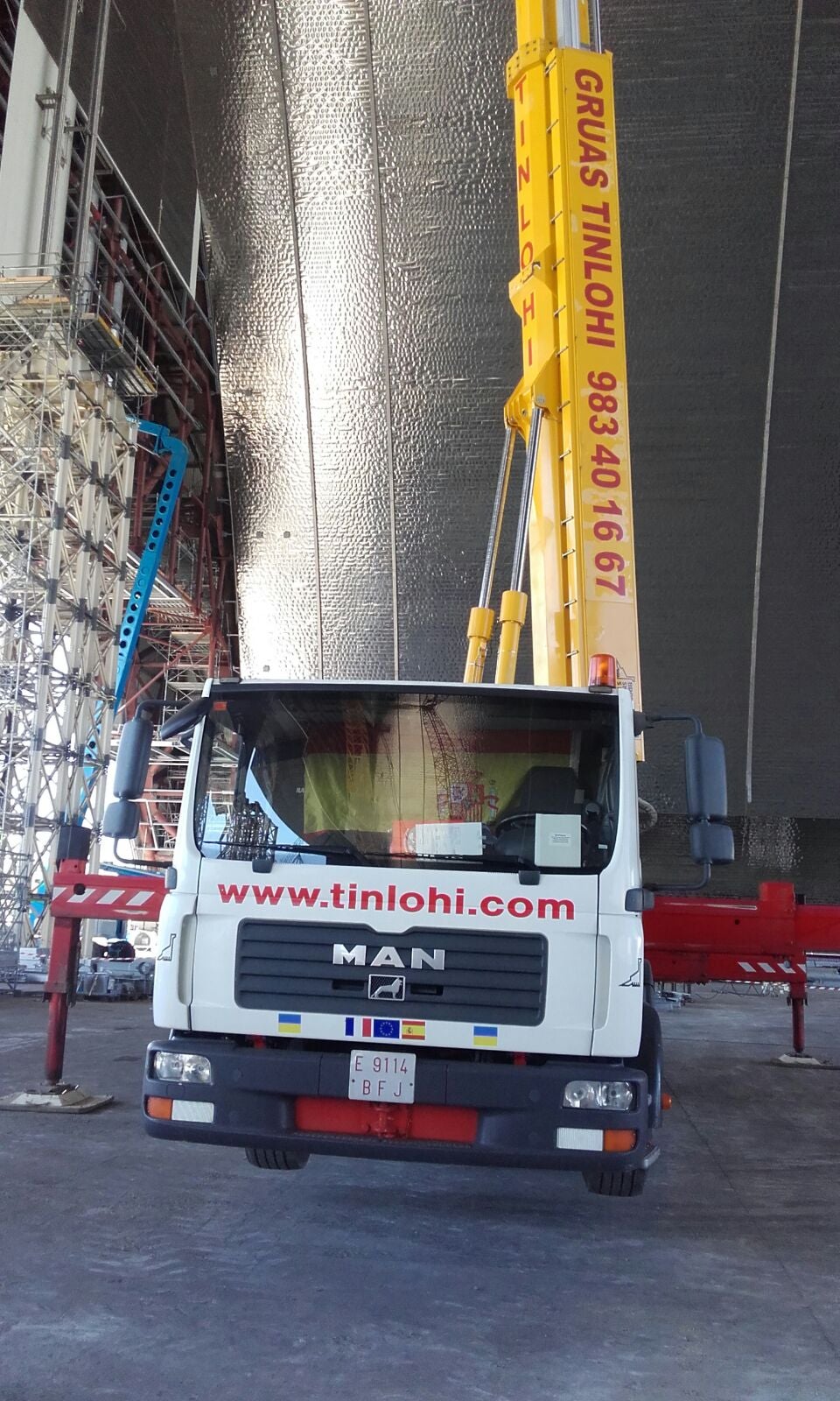 Gruístas vallisoletanos trabajan en la central nuclear de Chernóbil