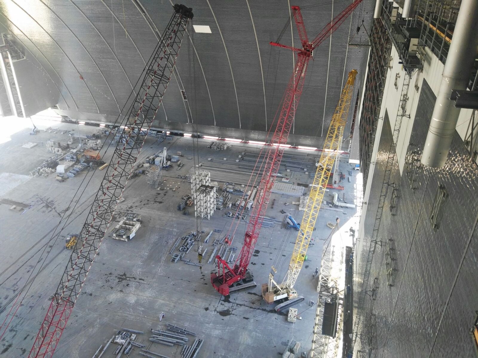 Gruístas vallisoletanos trabajan en la central nuclear de Chernóbil