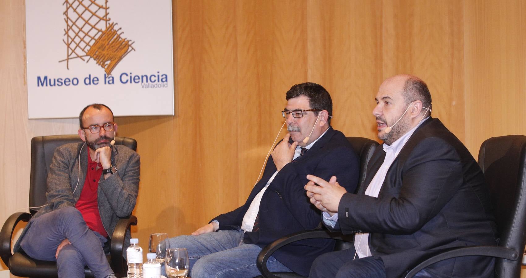 Rafael Santandreu y Julio Alfaro desbrozan con sus métodos el camino a la felicidad en el Aula de Cultura de El Norte