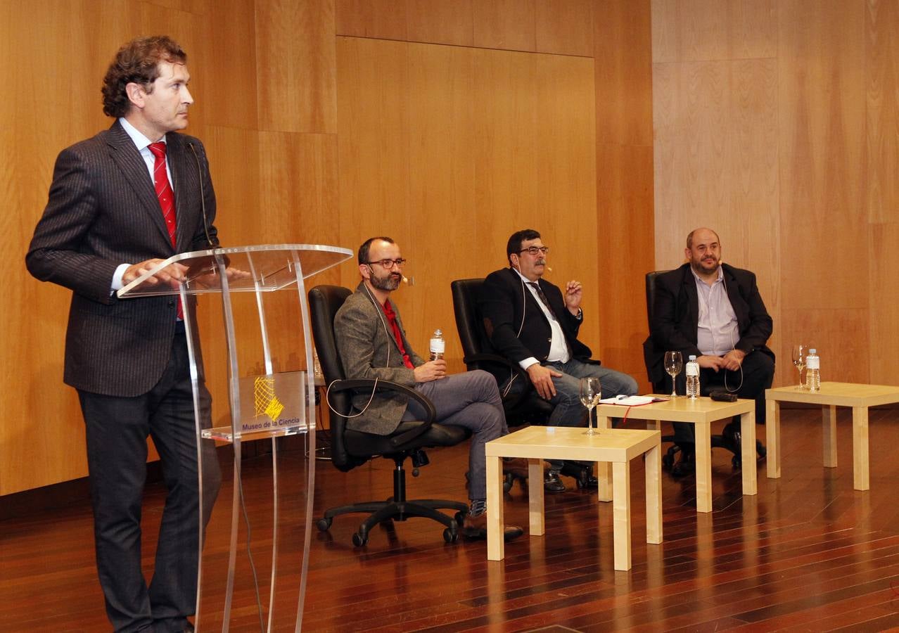 Rafael Santandreu y Julio Alfaro desbrozan con sus métodos el camino a la felicidad en el Aula de Cultura de El Norte