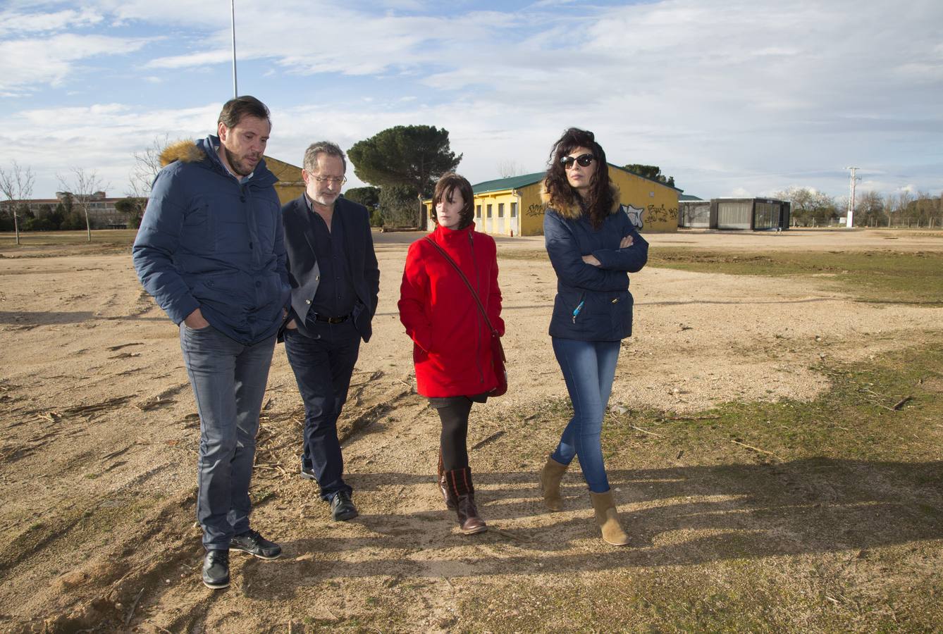 21.03.16 Visita a los terrenos de la antigua hípica militar que albergaría la concentración motera Pinguinos 2017. En la imagen, el alcalde Óscar Puente, con los ediles Manuel Saravia, María Sánchez y Ana Redondo.
