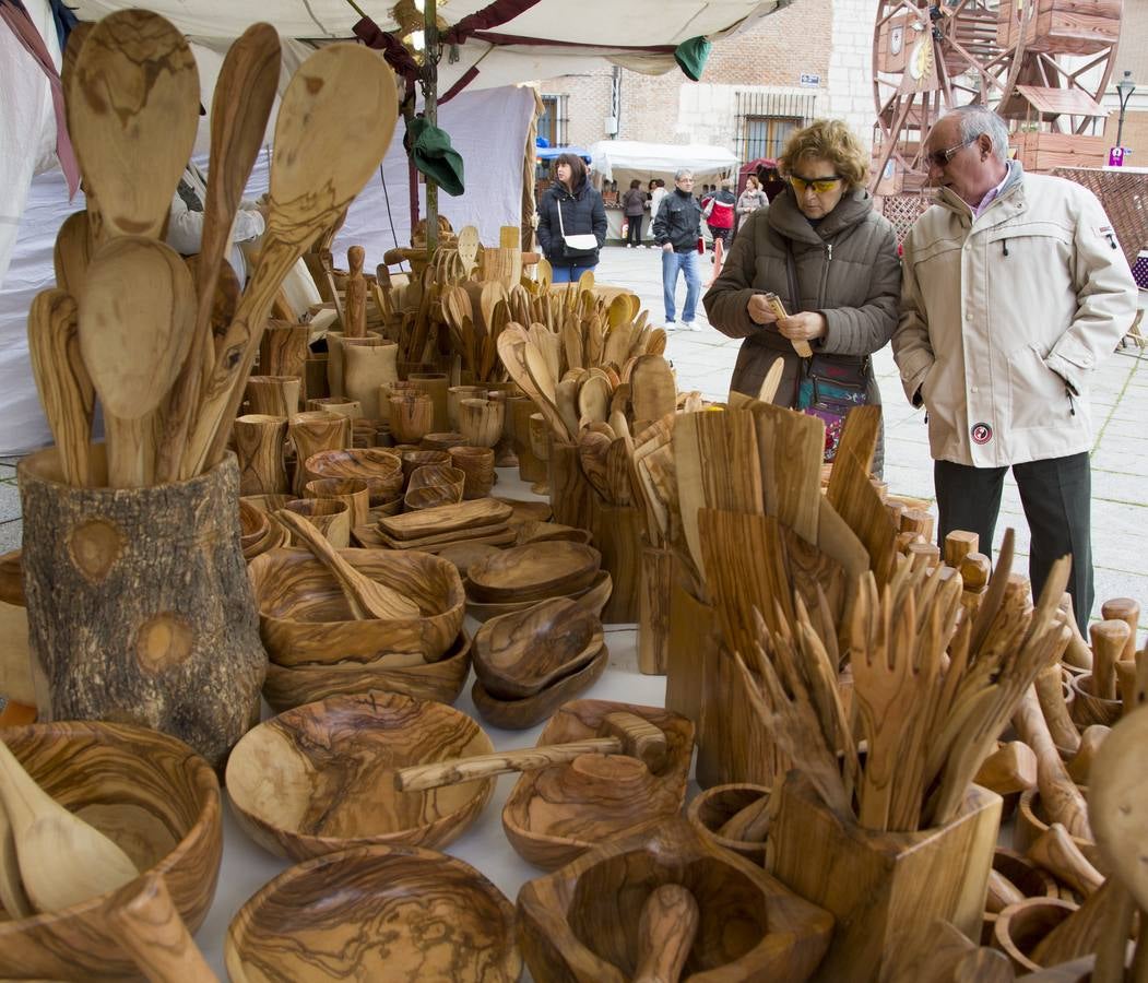 Mercado castellano de San Pedro Regalado en la plaza de San Pablo (1/2)