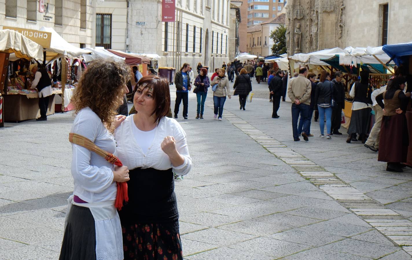 Mercado castellano de San Pedro Regalado en la plaza de San Pablo (1/2)