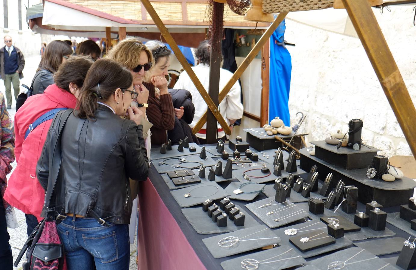 Mercado castellano de San Pedro Regalado en la plaza de San Pablo (1/2)