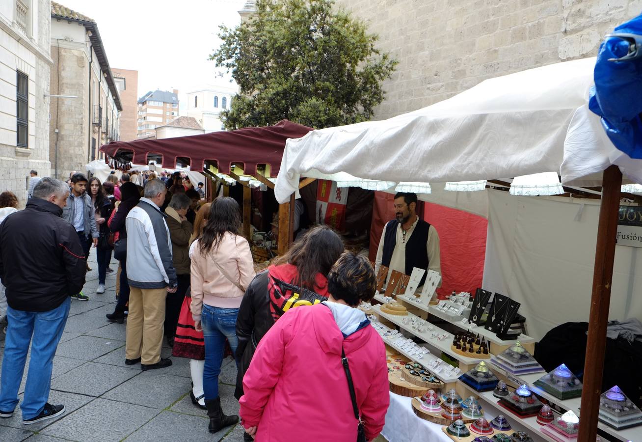 Mercado castellano de San Pedro Regalado en la plaza de San Pablo (1/2)