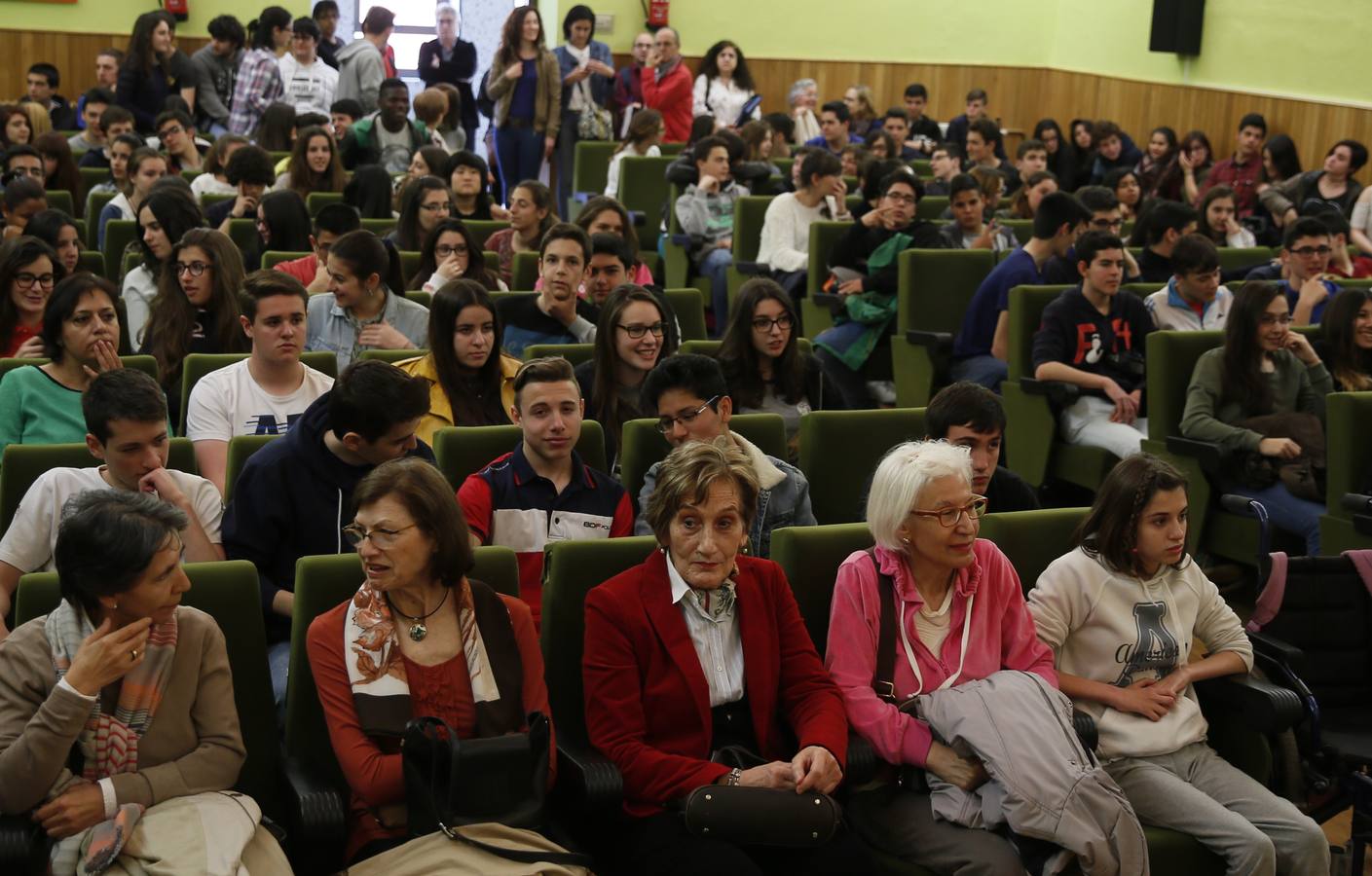 David Trueba participa en un encuentro con alumnos del IES Zorrilla