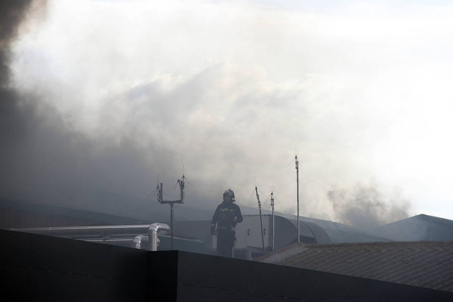 Incendio en la fábrica de Embutidos Rodríguez de La Bañeza